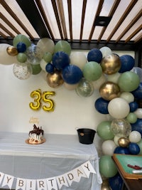 a birthday balloon arch decorated for a 35th birthday