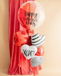 happy valentine's day balloon bouquet