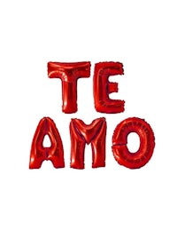 a red balloon with the word te amo written on it