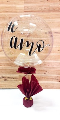 a clear balloon with the word amo written on it